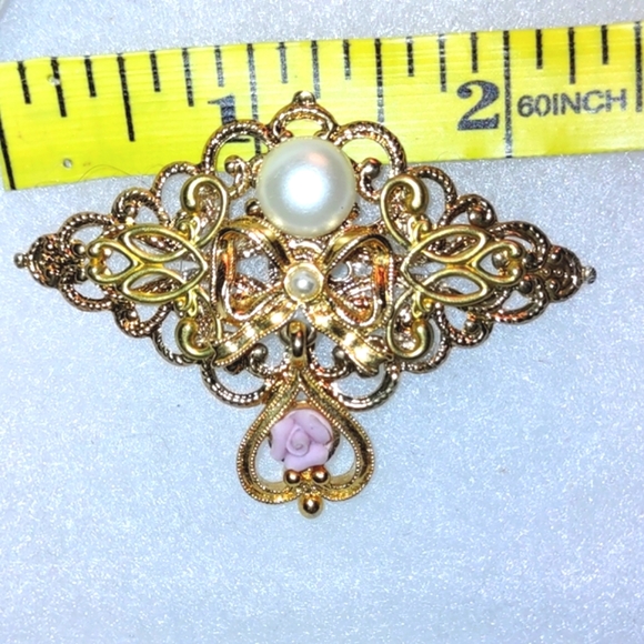 Upcycled Vintage Porcelain Rose & Pearl Victorian Goldtone Brooch - Picture 6 of 8